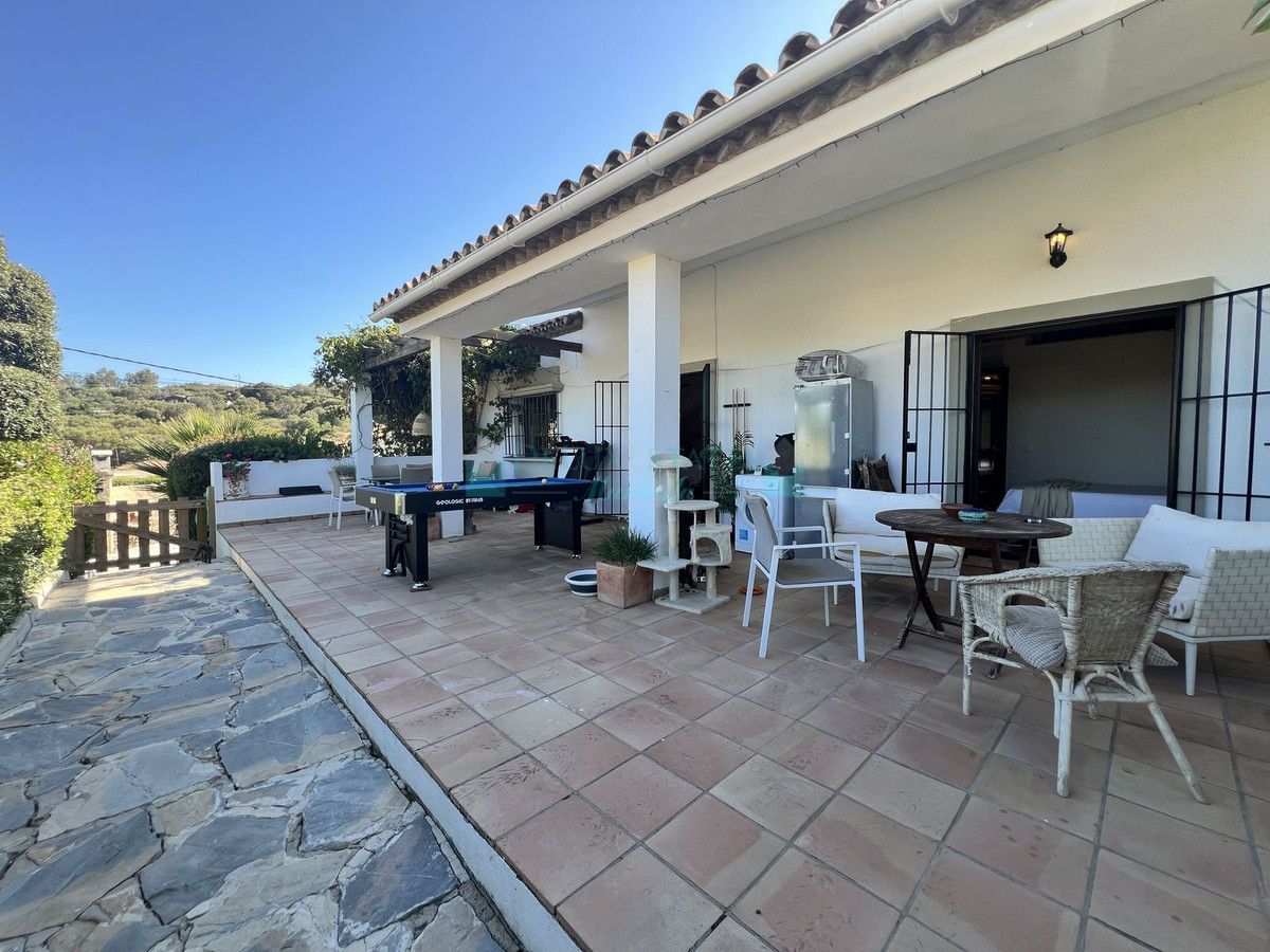 Villa for sale in Estepona