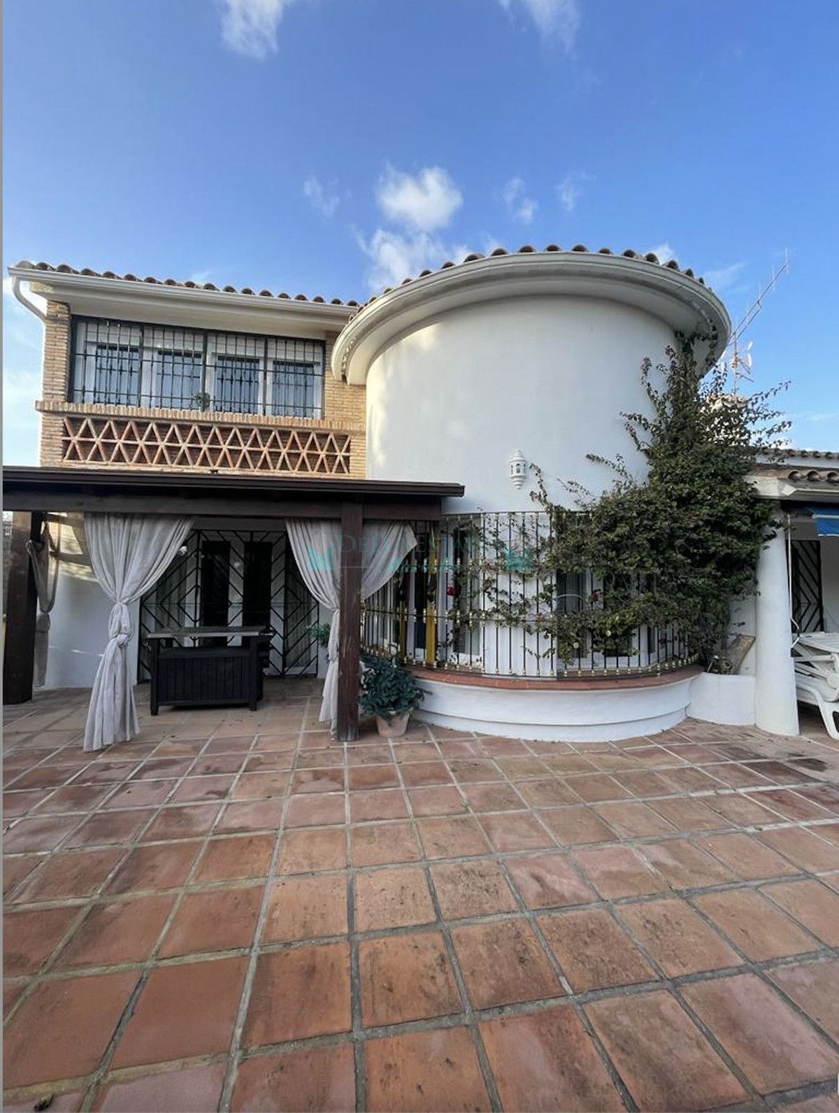 Villa for sale in Estepona