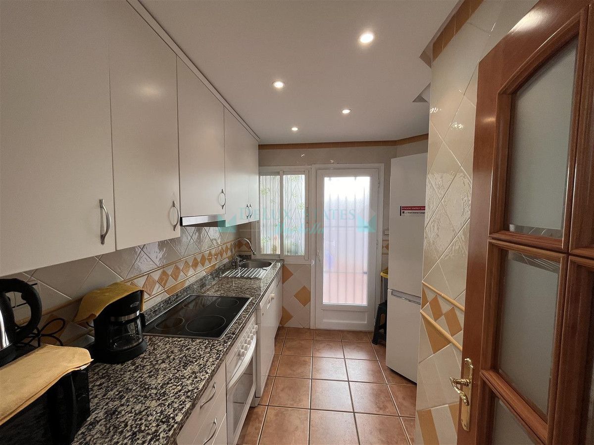 Town House for rent in Costabella, Marbella East