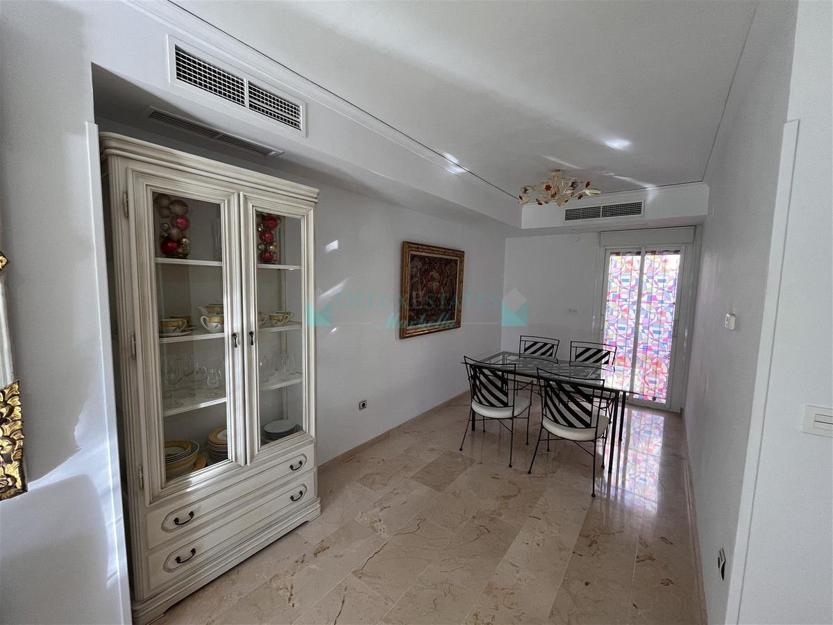 Town House for rent in Costabella, Marbella East