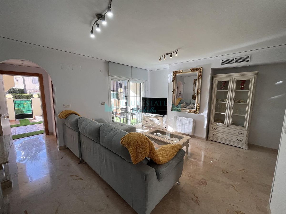 Town House for rent in Costabella, Marbella East