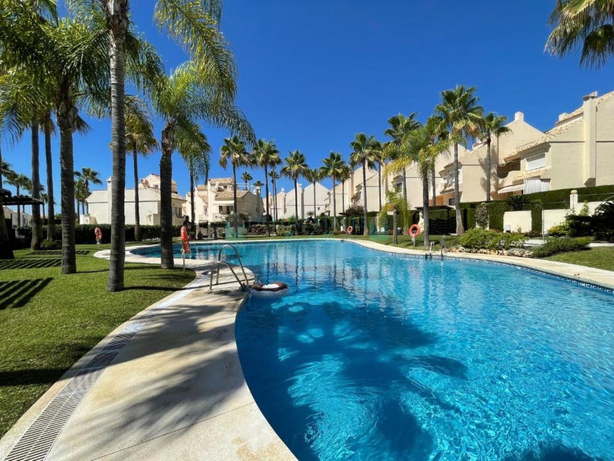 Town House for rent in Costabella, Marbella East