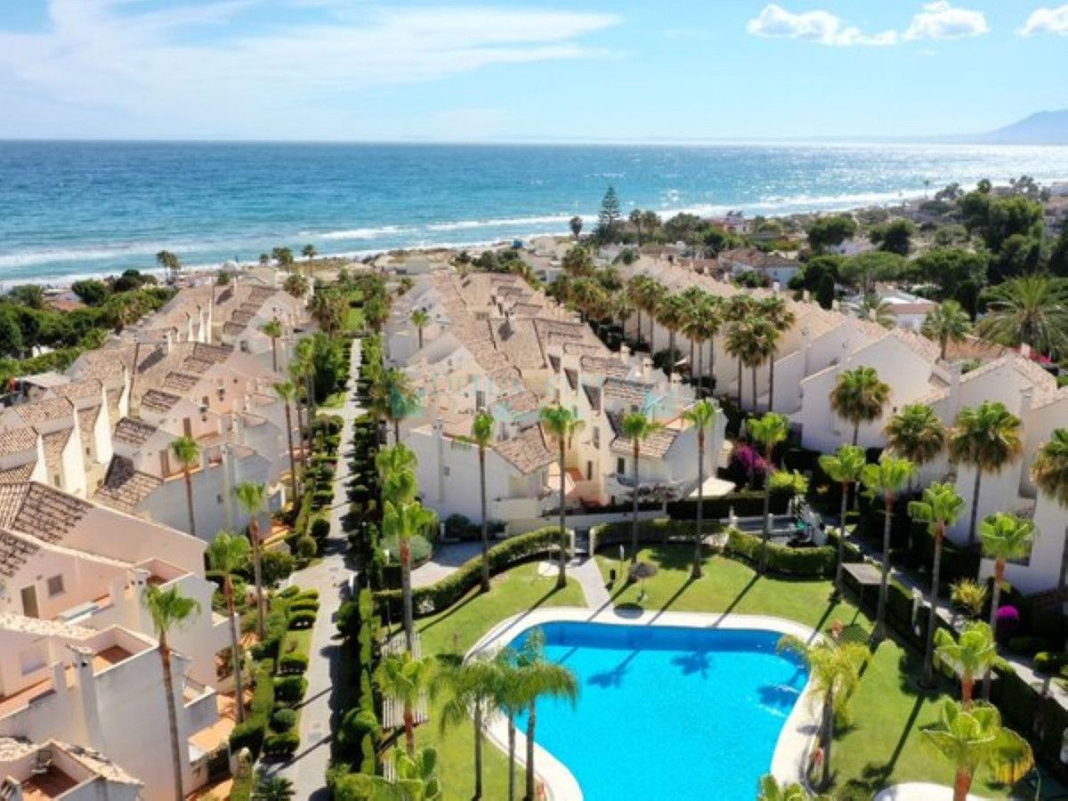 Town House for rent in Costabella, Marbella East