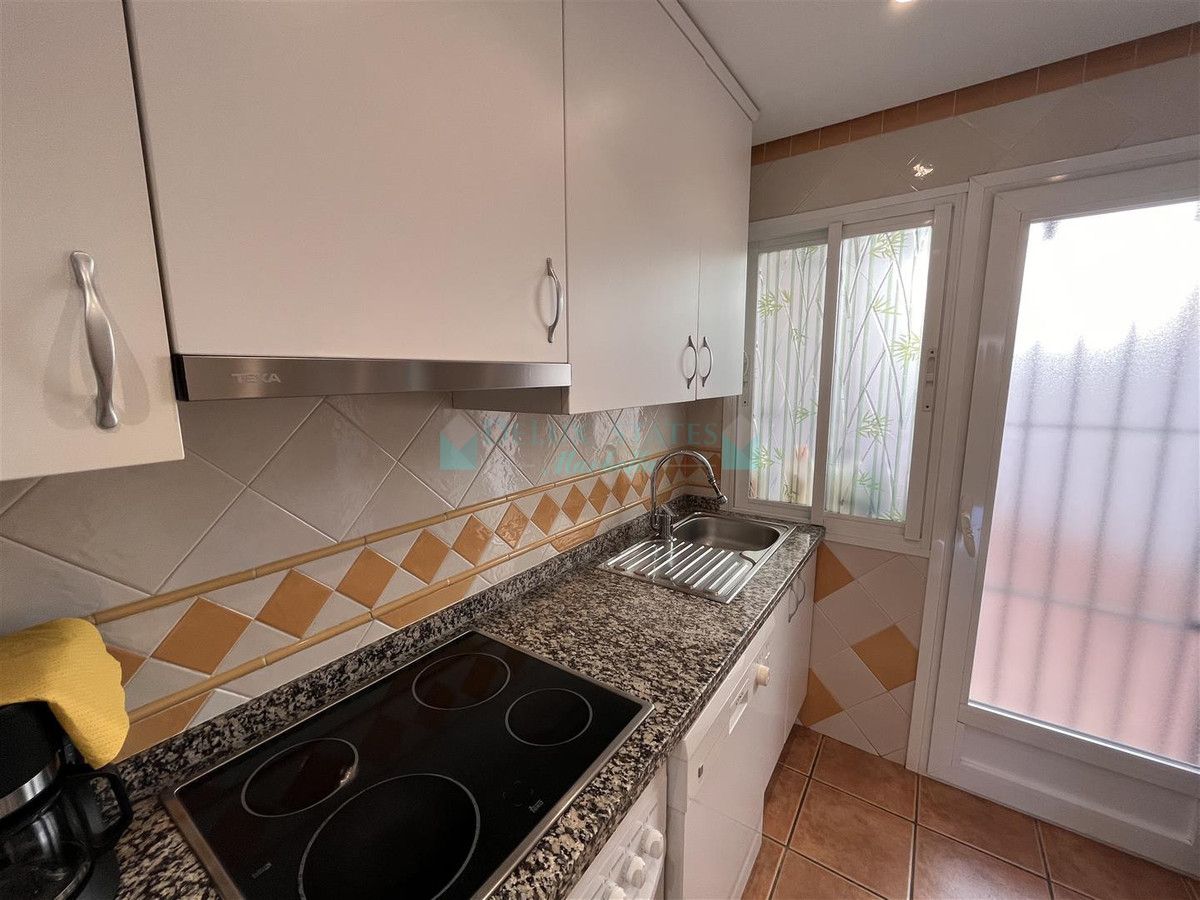 Town House for rent in Costabella, Marbella East