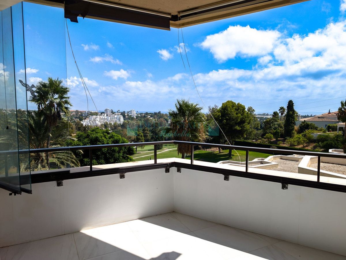 Apartment for sale in Atalaya, Estepona