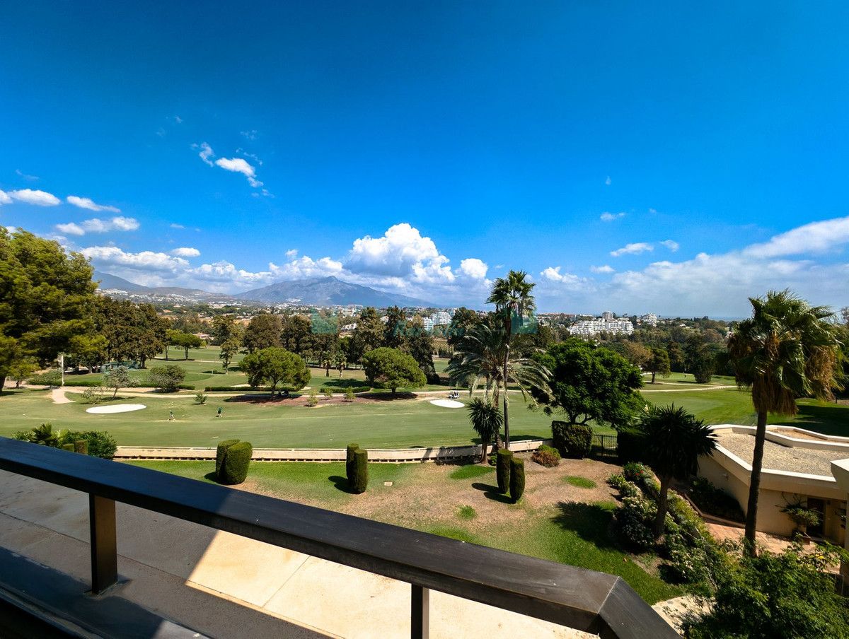 Apartment for sale in Atalaya, Estepona