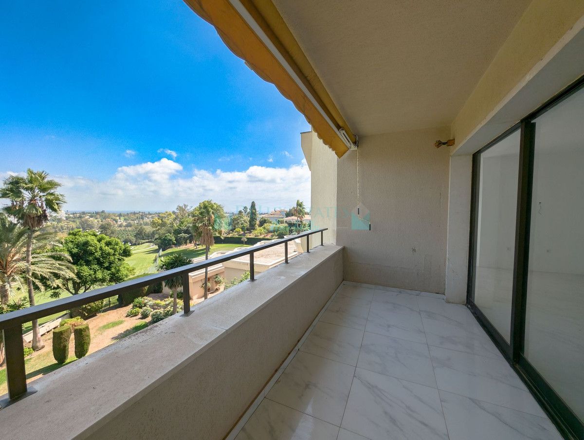 Apartment for sale in Atalaya, Estepona