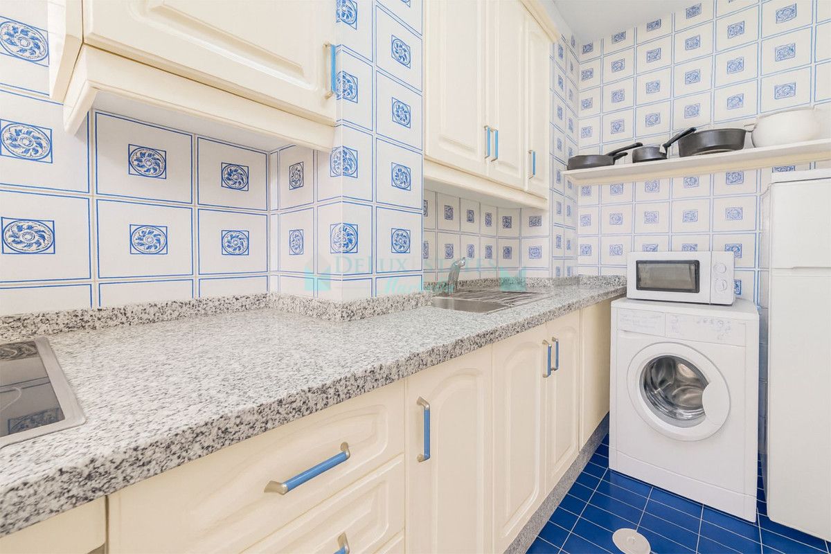 Apartment for sale in Cabopino, Marbella East