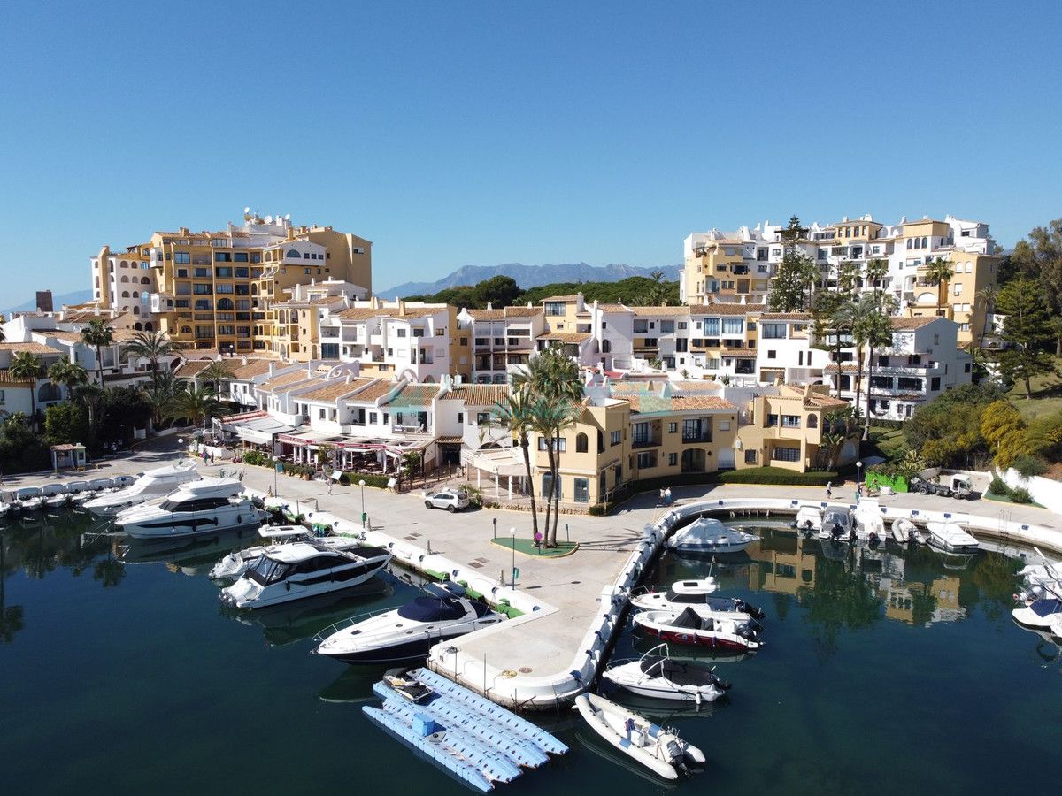 Apartment for sale in Cabopino, Marbella East