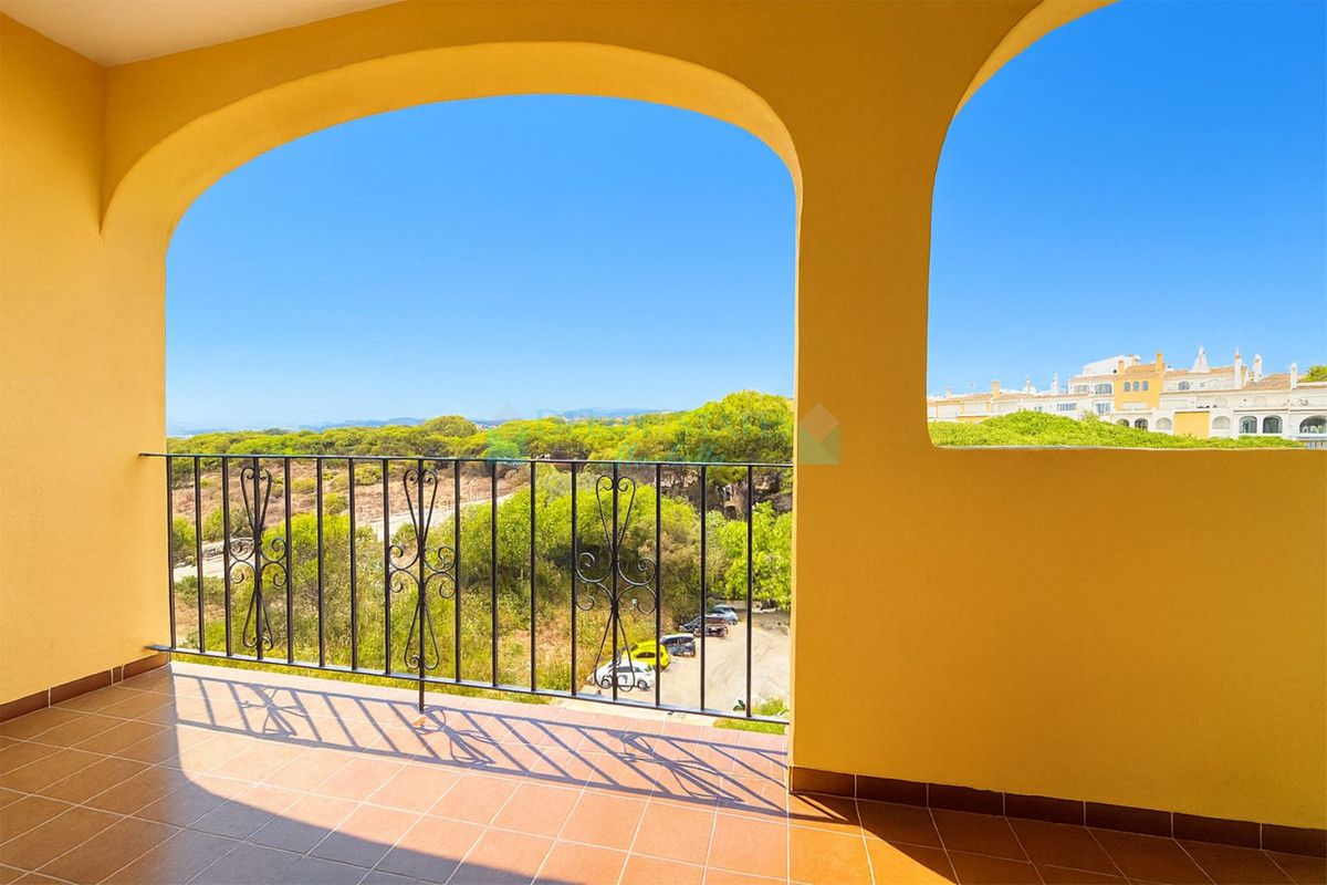 Apartment for sale in Cabopino, Marbella East
