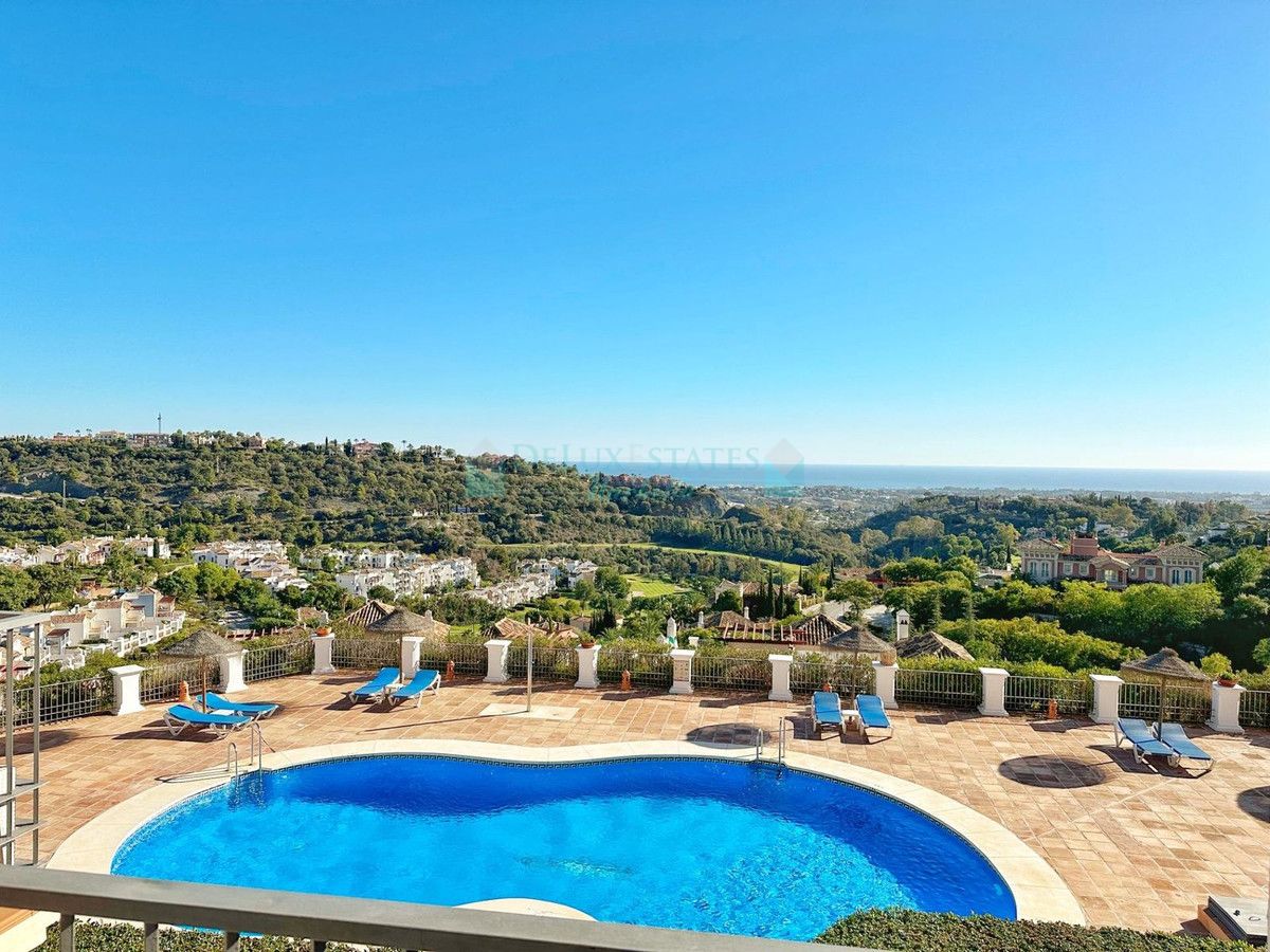 Apartment for sale in Los Arqueros, Benahavis