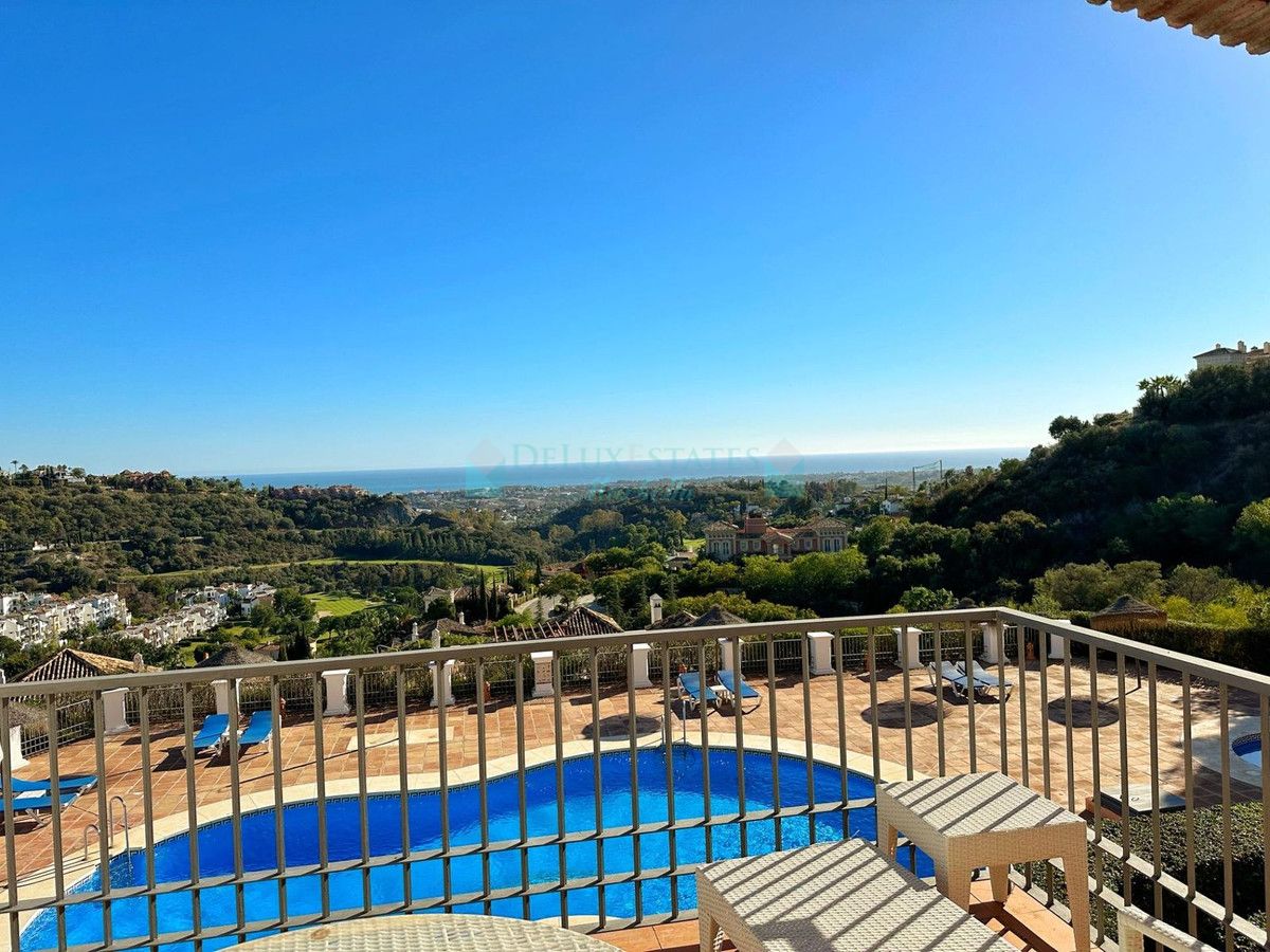 Apartment for sale in Los Arqueros, Benahavis