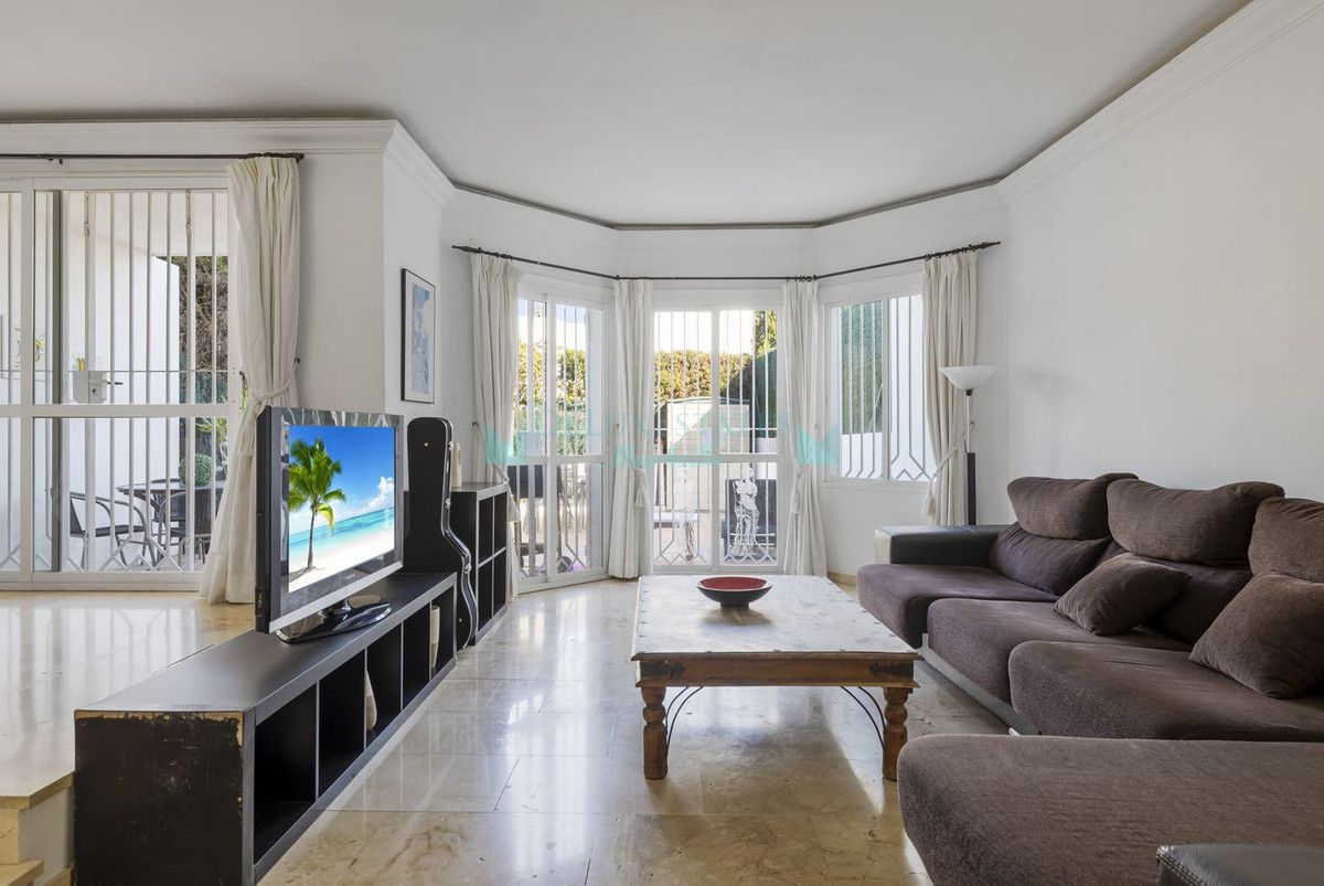 Town House for sale in Estepona