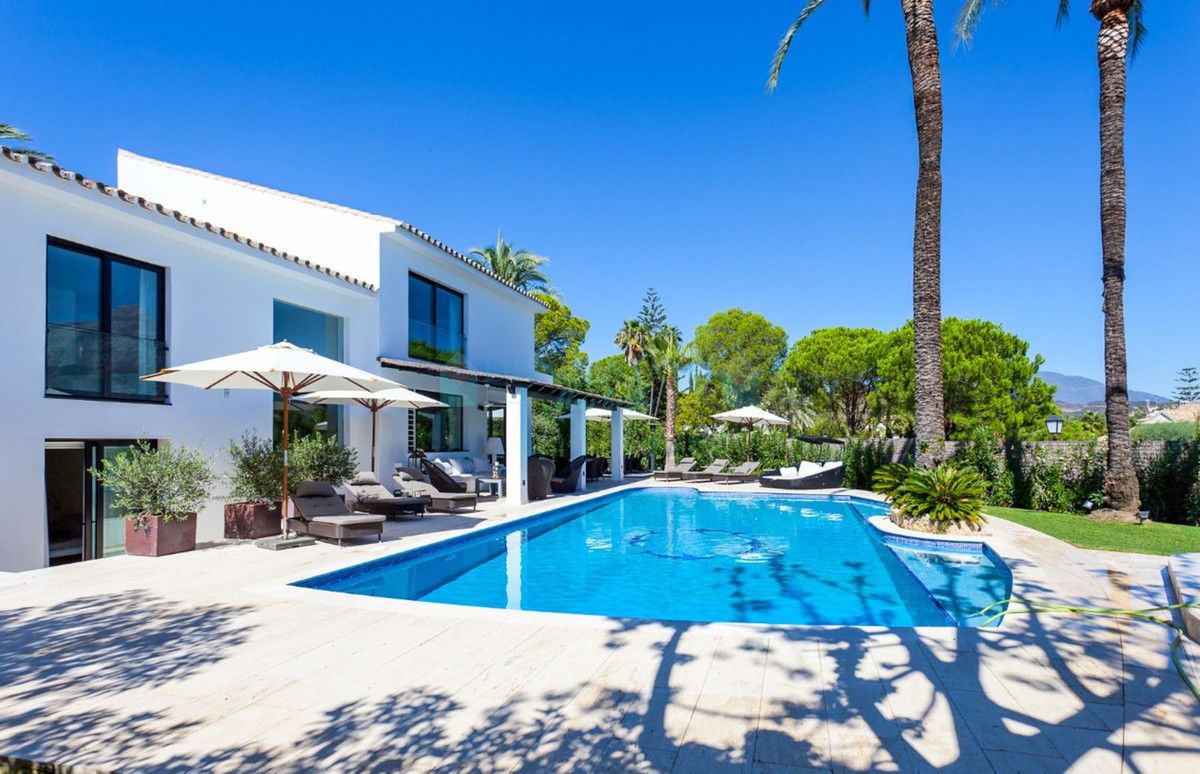 Villa for rent in Nueva Andalucia