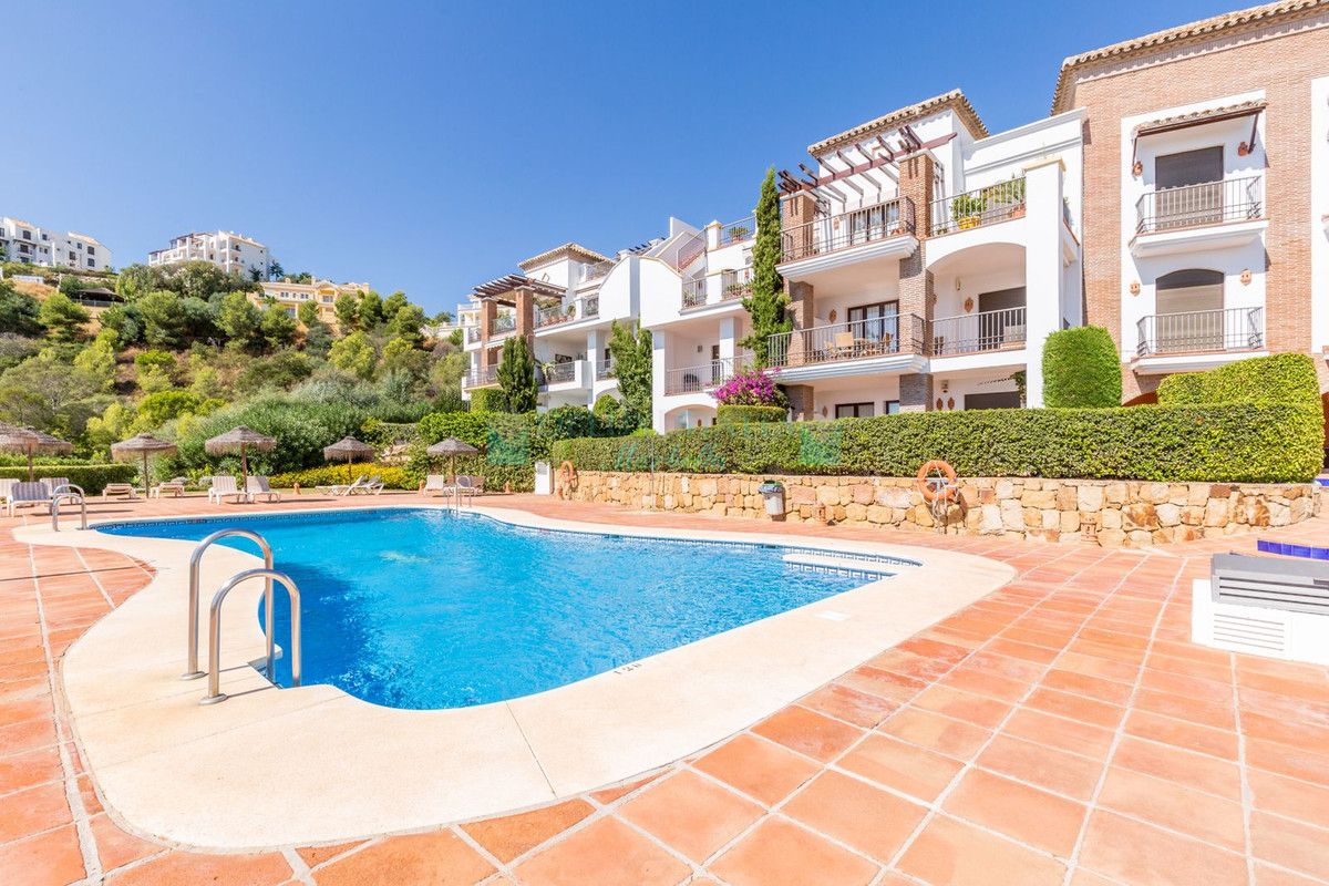 Apartamento en venta en Los Arqueros, Benahavis