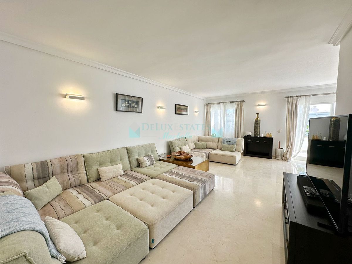 Penthouse for sale in New Golden Mile, Estepona