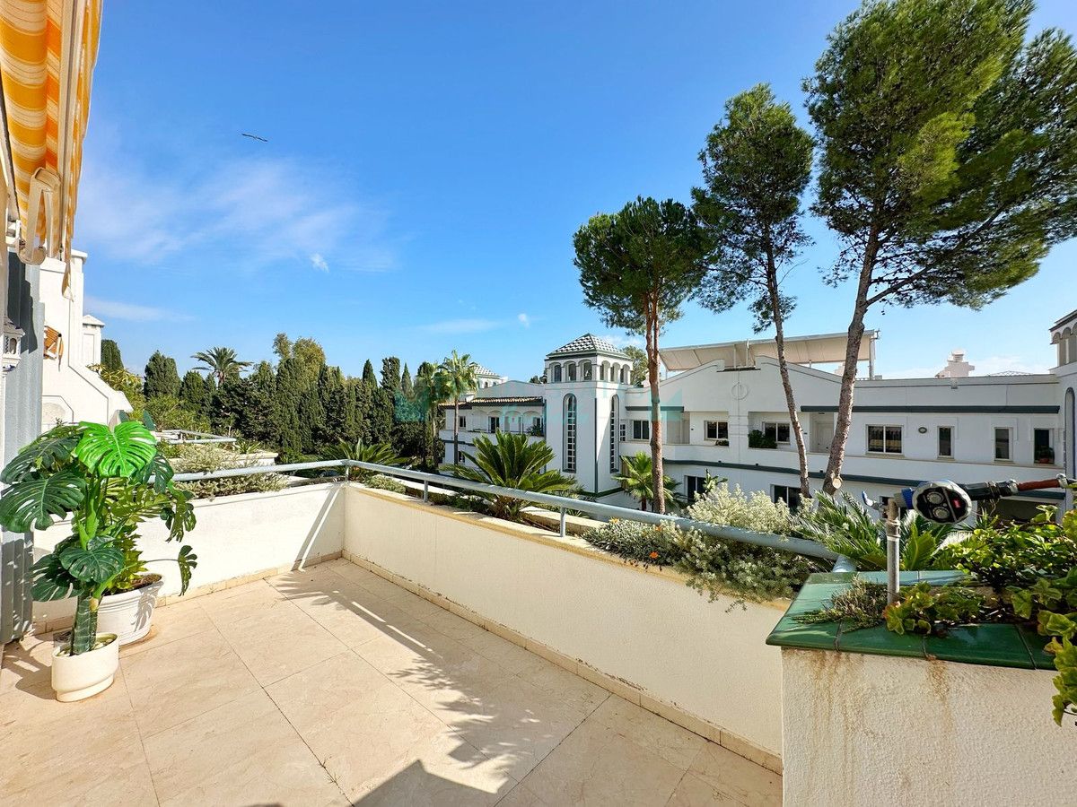 Penthouse for sale in New Golden Mile, Estepona