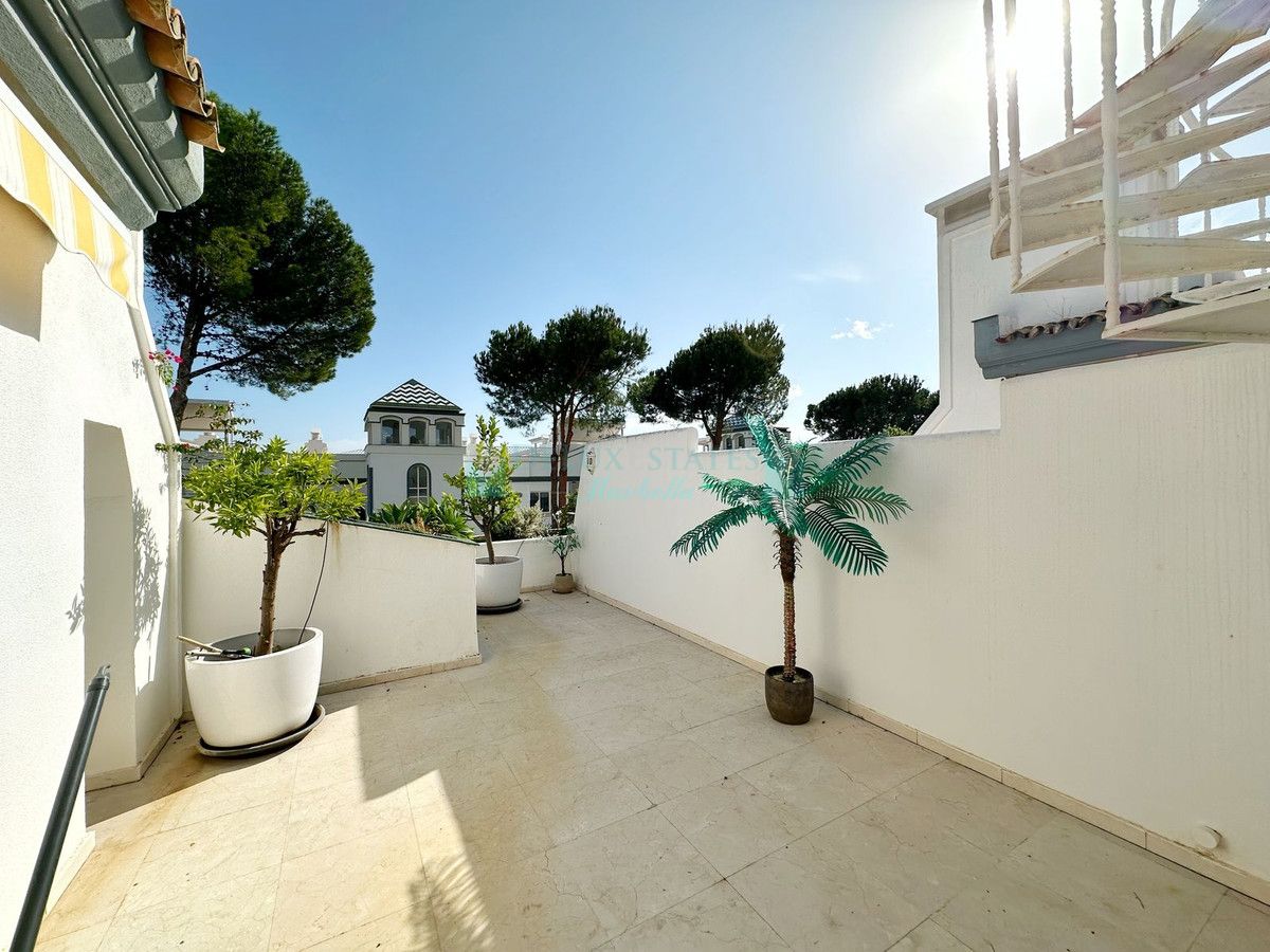 Penthouse for sale in New Golden Mile, Estepona