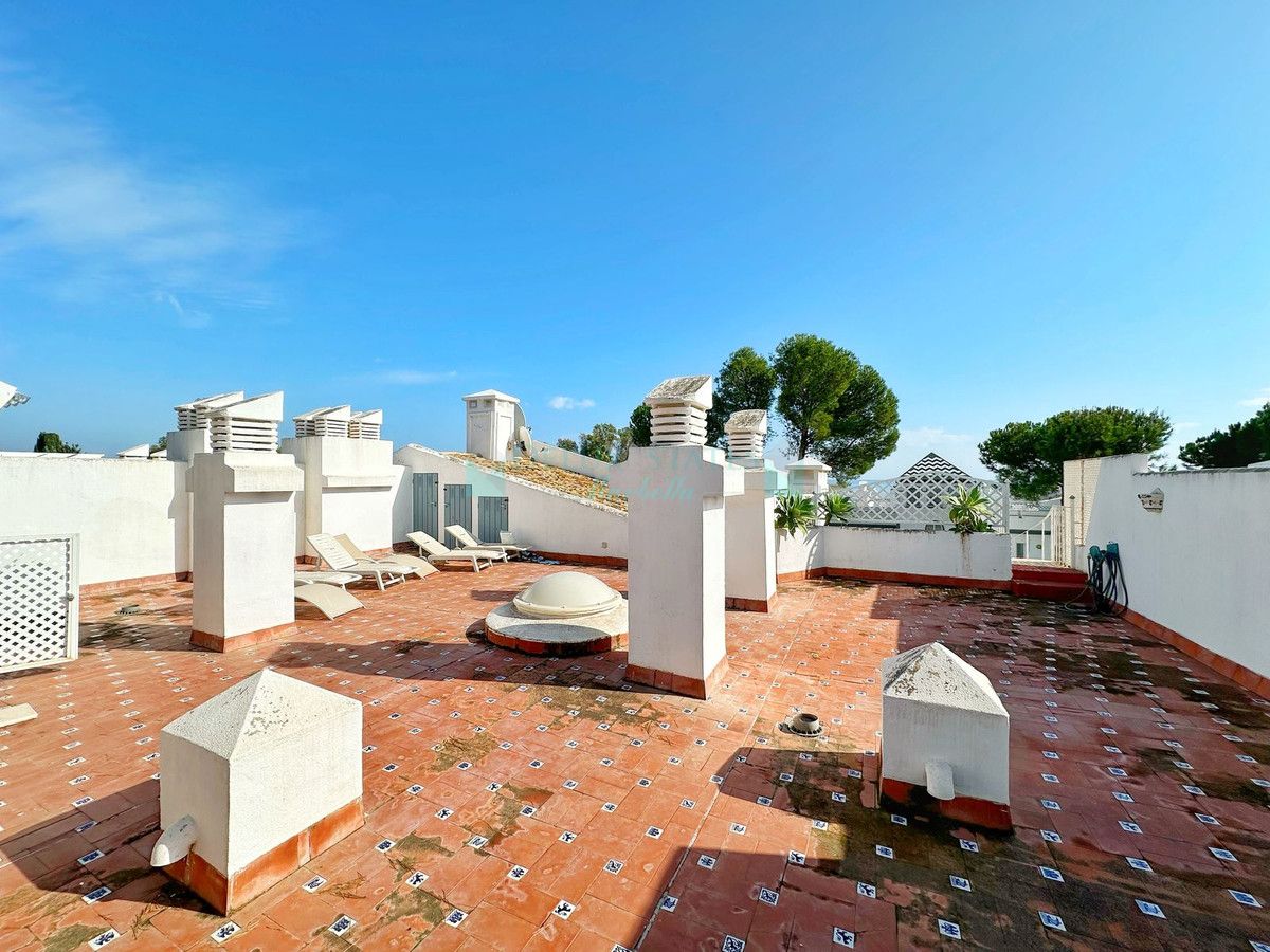 Penthouse for sale in New Golden Mile, Estepona