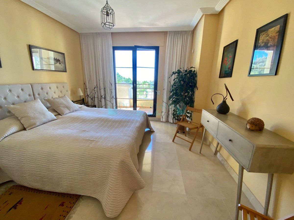 Apartamento en venta en Los Arqueros, Benahavis