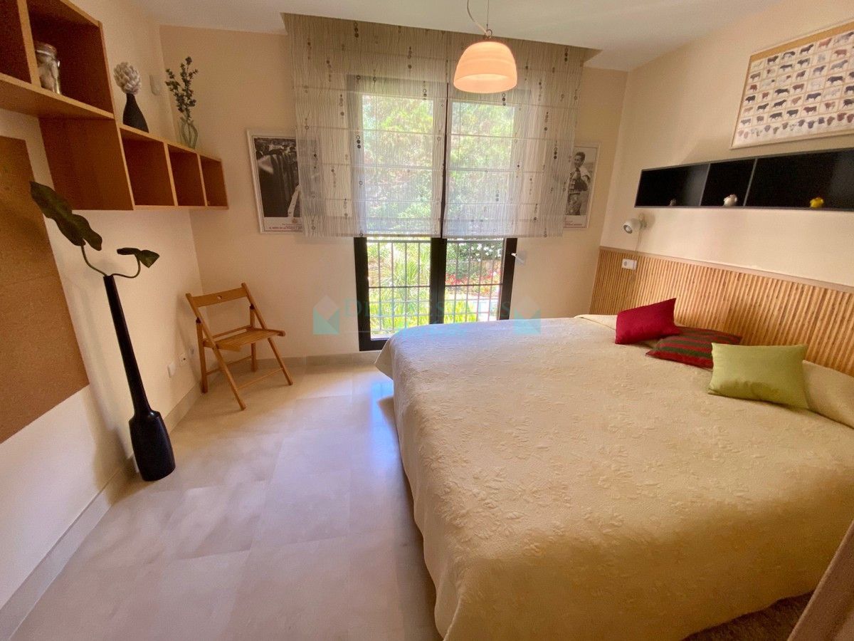 Apartamento en venta en Los Arqueros, Benahavis