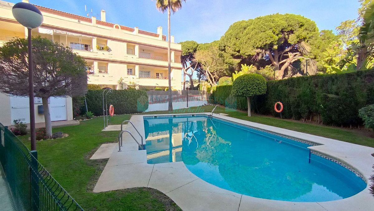 Ground Floor Apartment for sale in Elviria, Marbella East