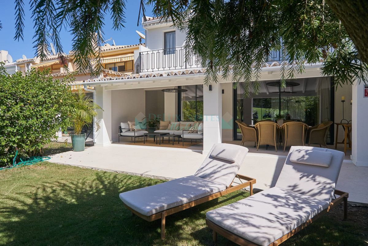Town House for sale in Nueva Andalucia