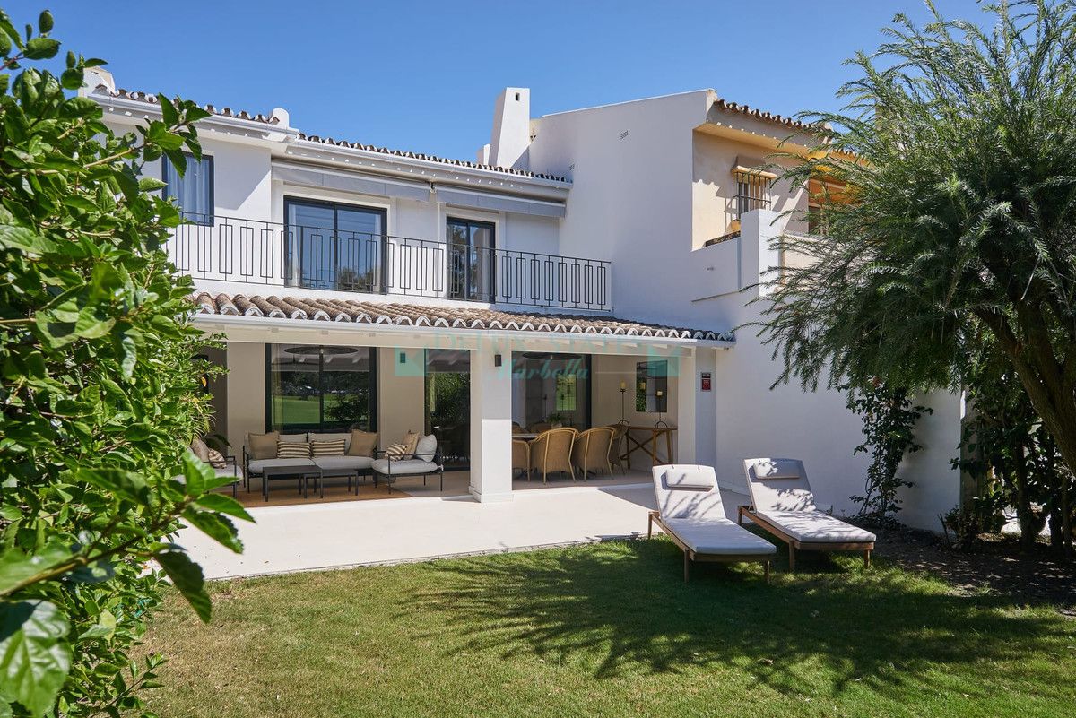 Town House for sale in Nueva Andalucia