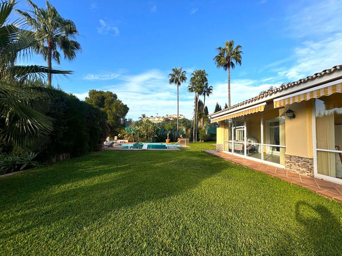 Town House for sale in Elviria, Marbella East