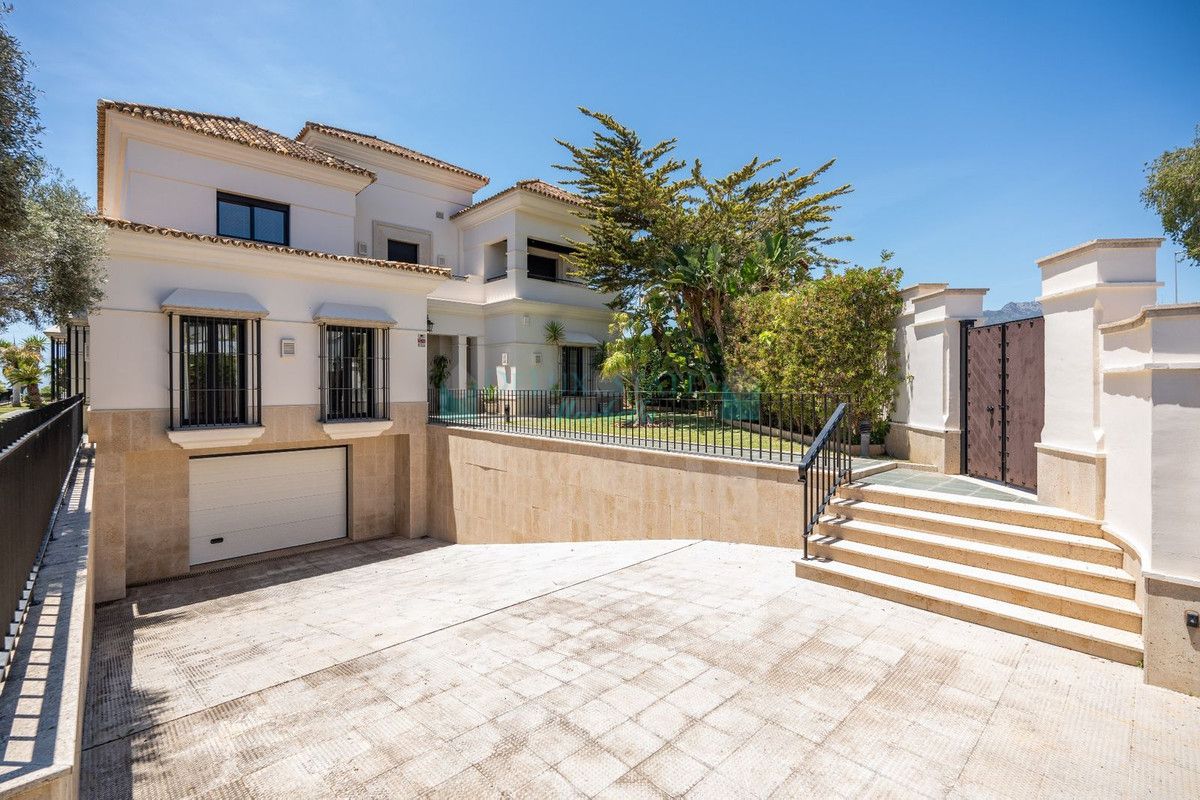 Villa en venta en Santa Clara, Marbella Este