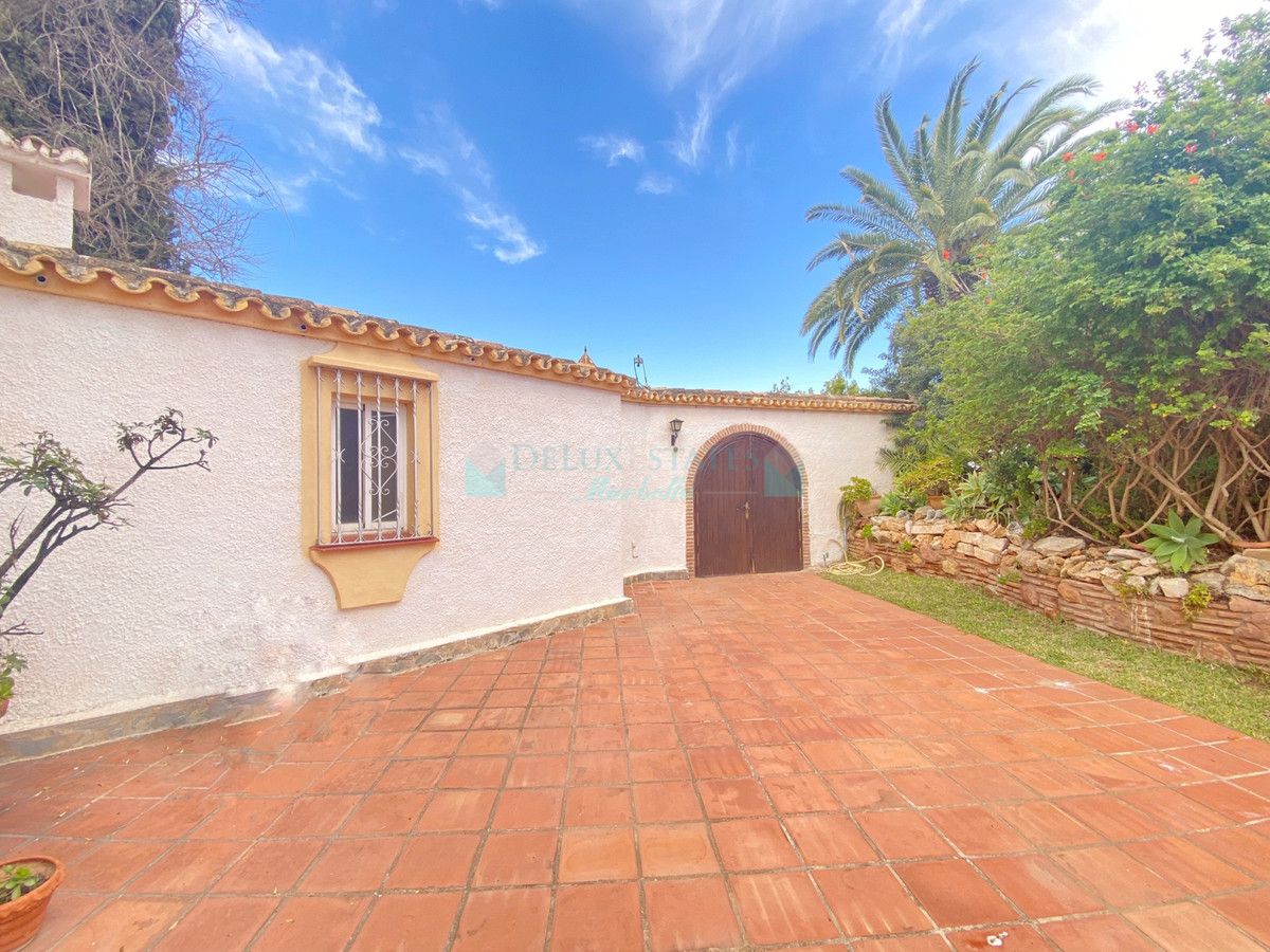 Villa for sale in El Rosario, Marbella East