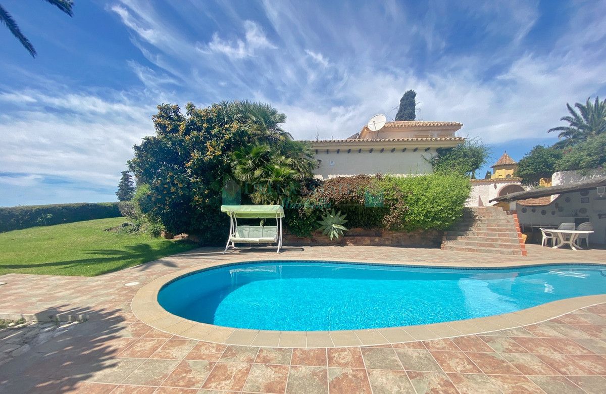 Villa for sale in El Rosario, Marbella East