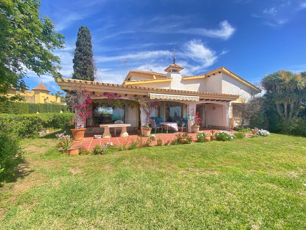 Villa for sale in El Rosario, Marbella East