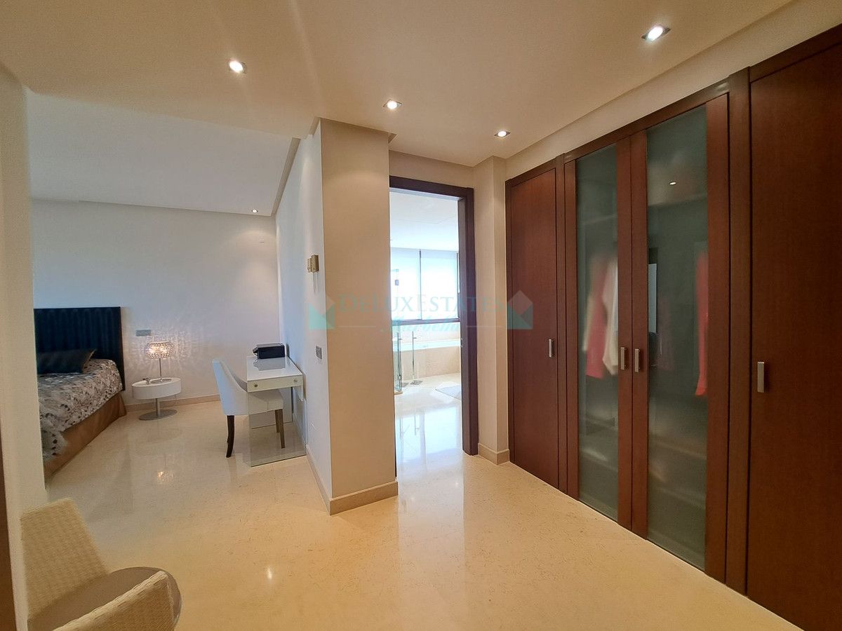 Apartment for sale in Benahavis