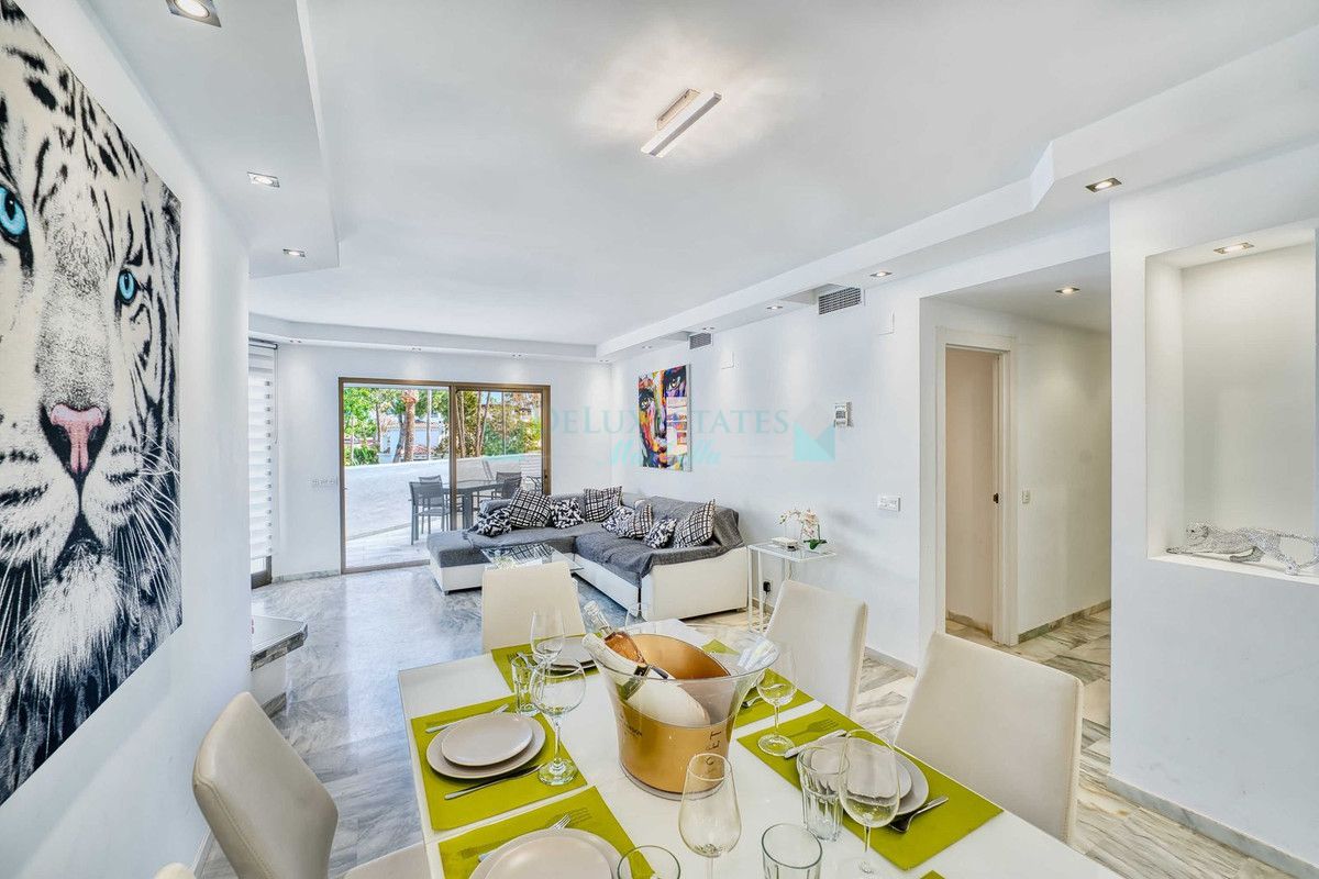 Penthouse for sale in Elviria, Marbella East