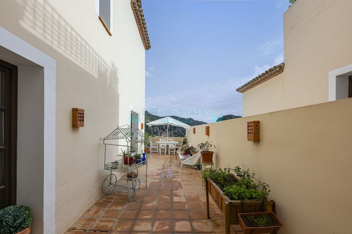 Villa Pareada en venta en Benahavis