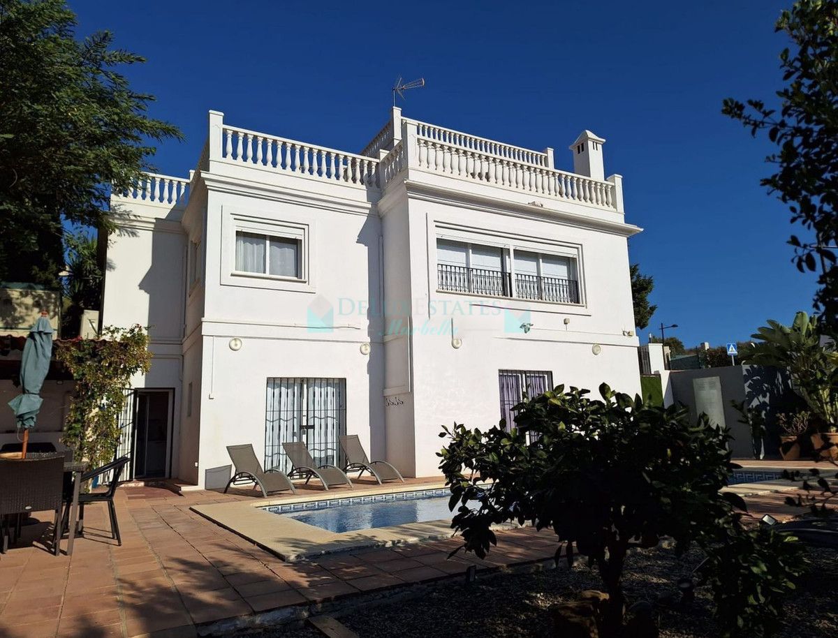 Villa for sale in Estepona