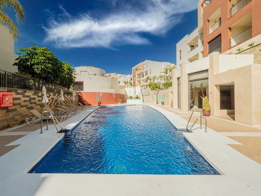 Apartamento en venta en Los Altos de los Monteros, Marbella Este