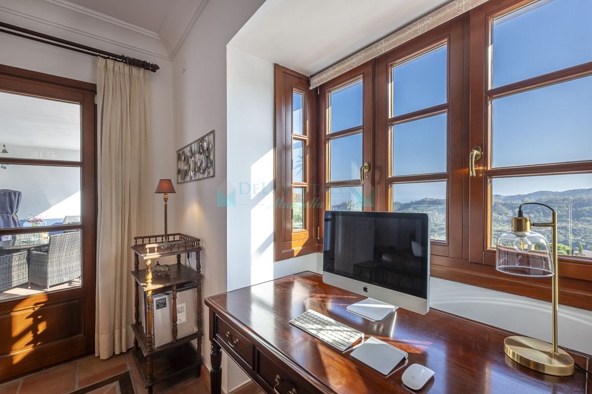 Town House for sale in Benahavis