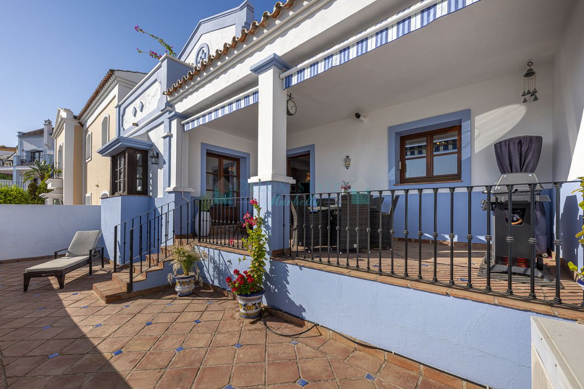 Town House for sale in Benahavis