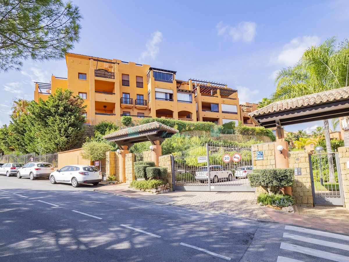 Ground Floor Apartment for sale in Benahavis