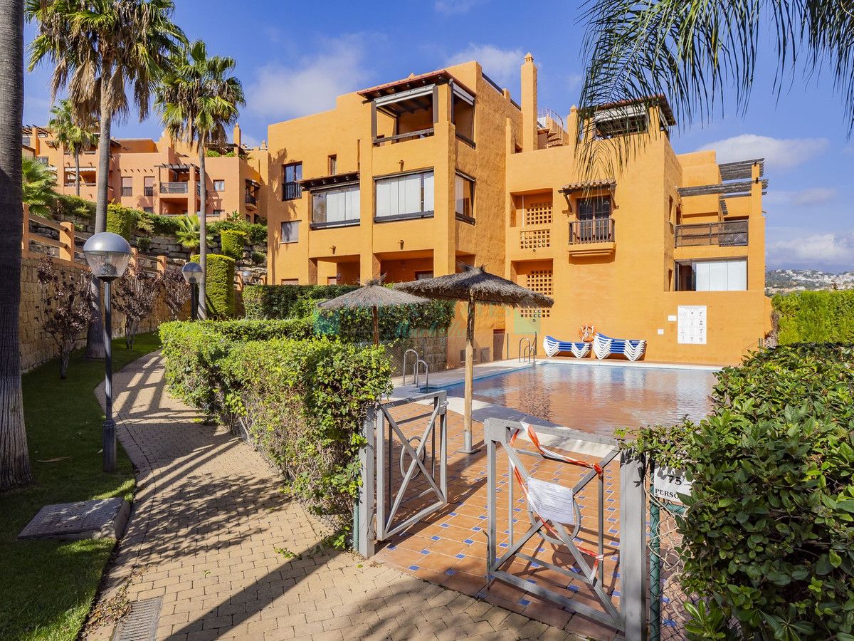 Ground Floor Apartment for sale in Benahavis