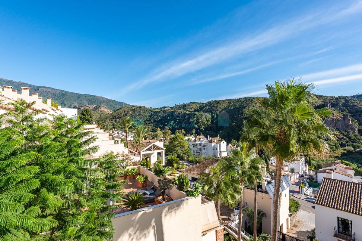 Town House for sale in Benahavis