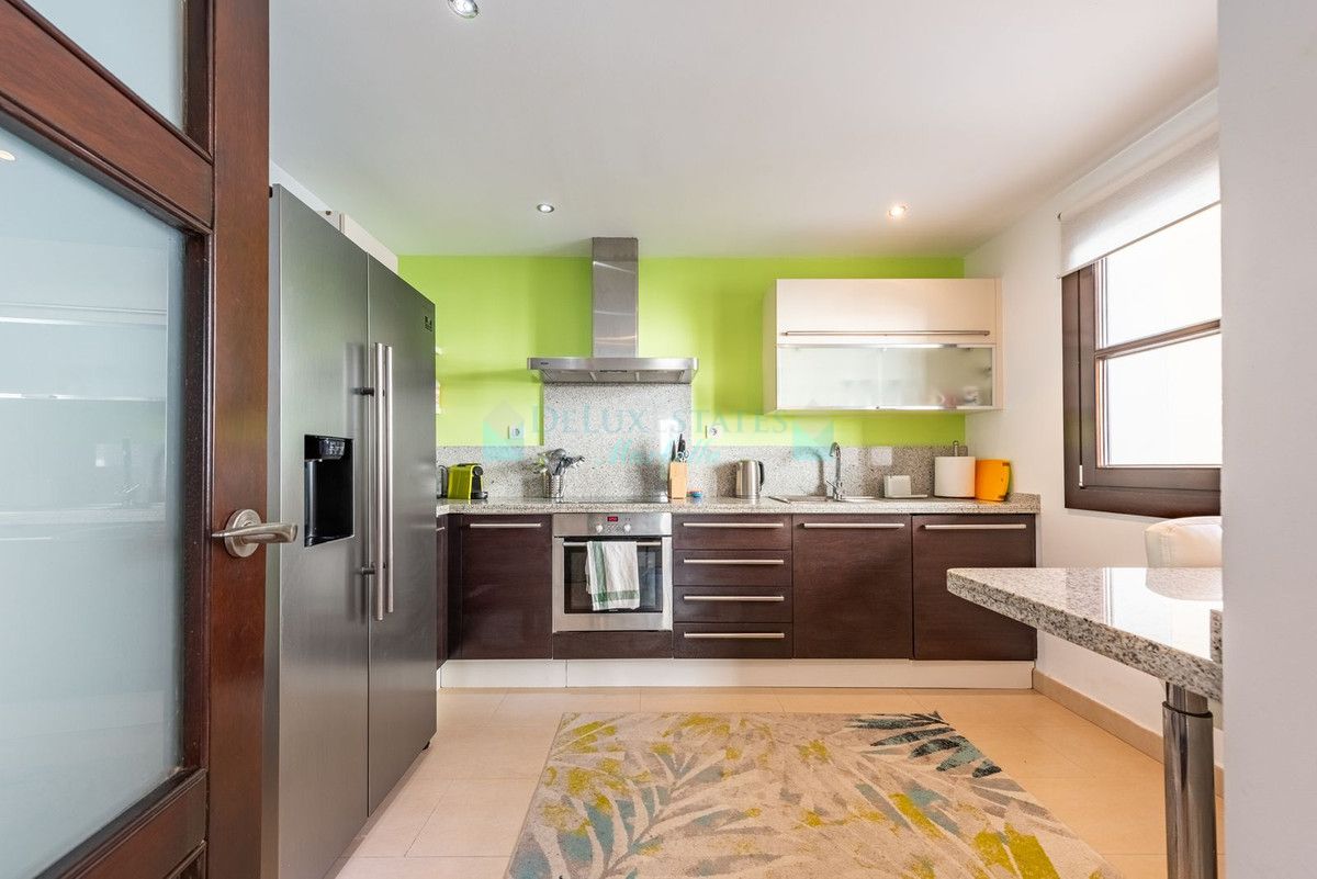 Town House for sale in Benahavis