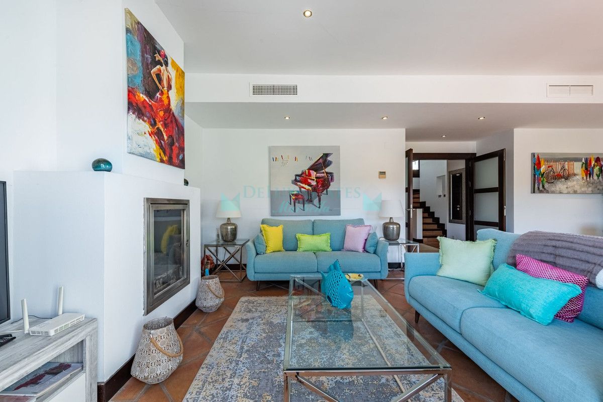 Town House for sale in Benahavis