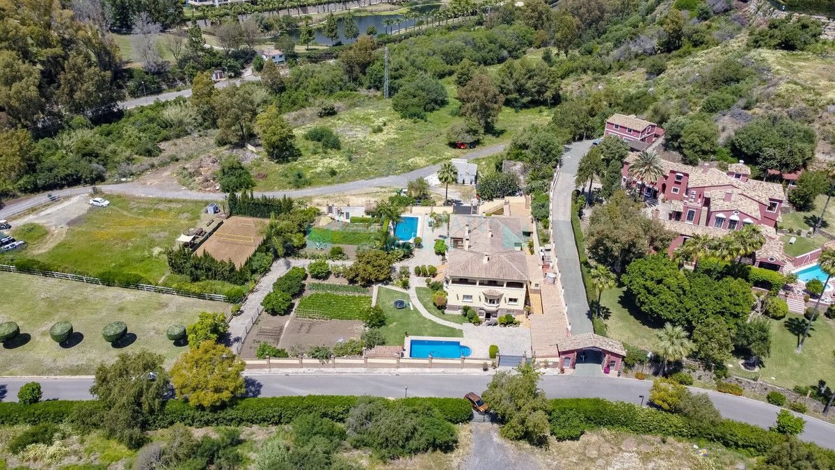 Villa for sale in Benahavis