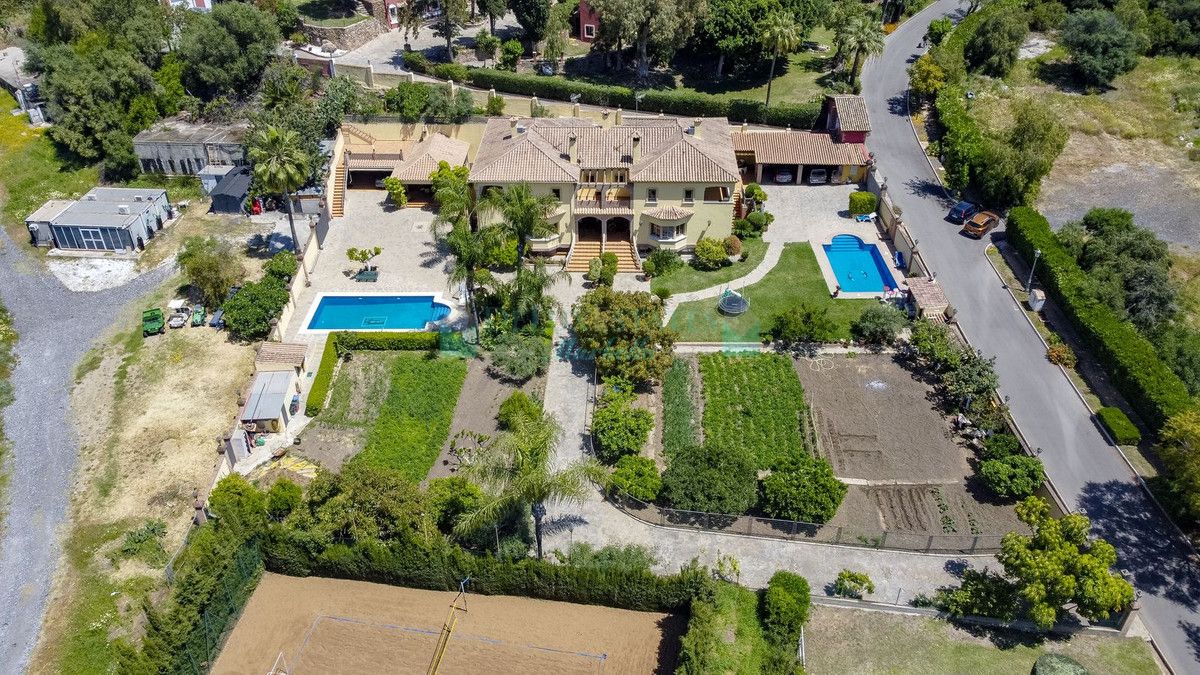 Villa for sale in Benahavis