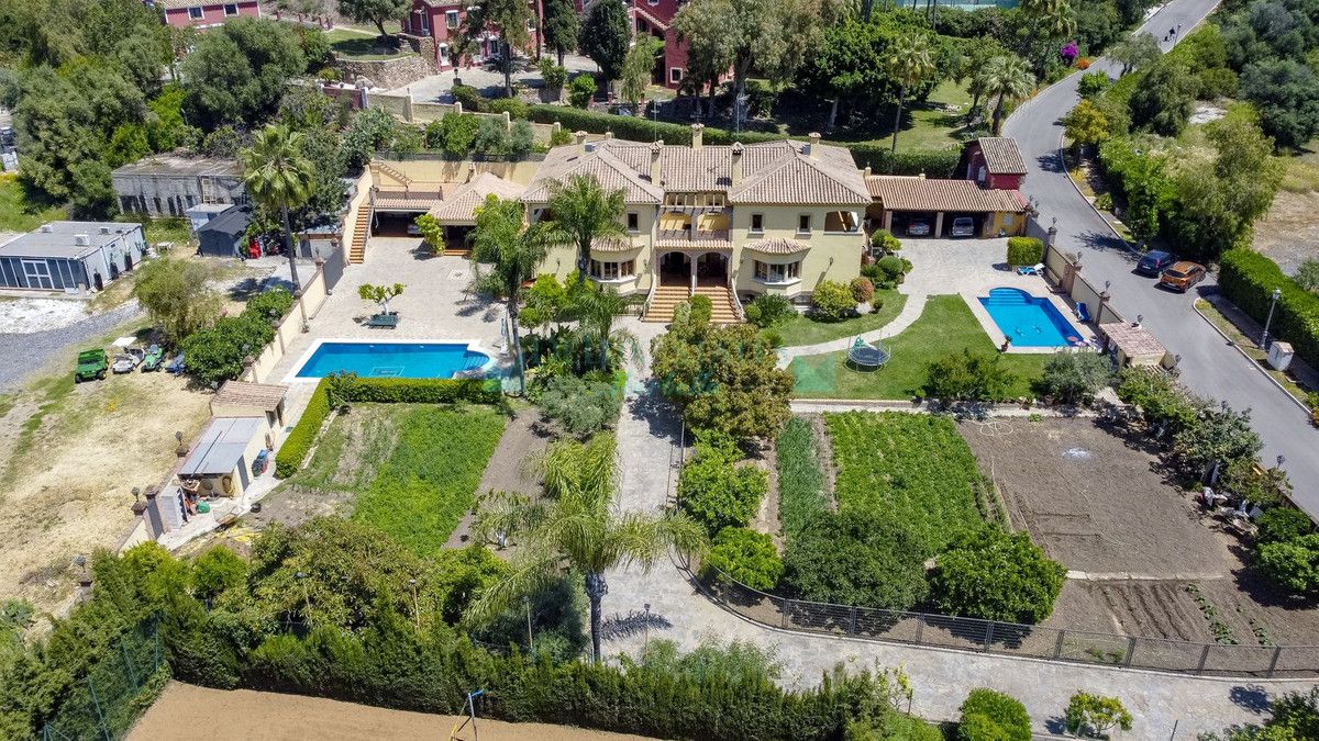 Villa for sale in Benahavis