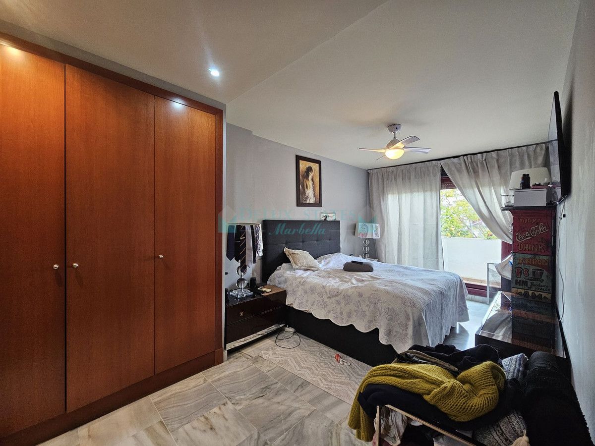 Apartamento en venta en Benahavis