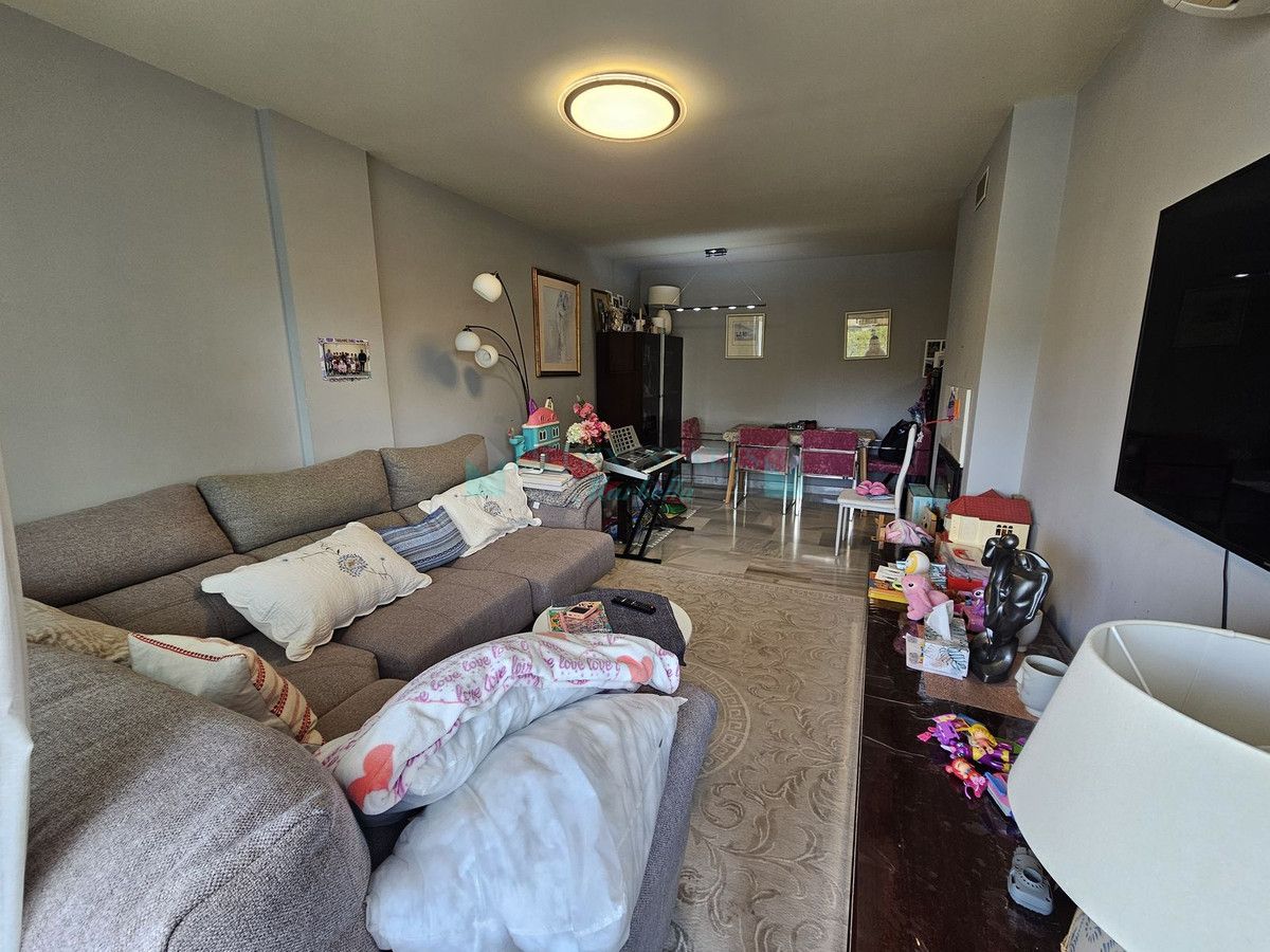 Apartamento en venta en Benahavis